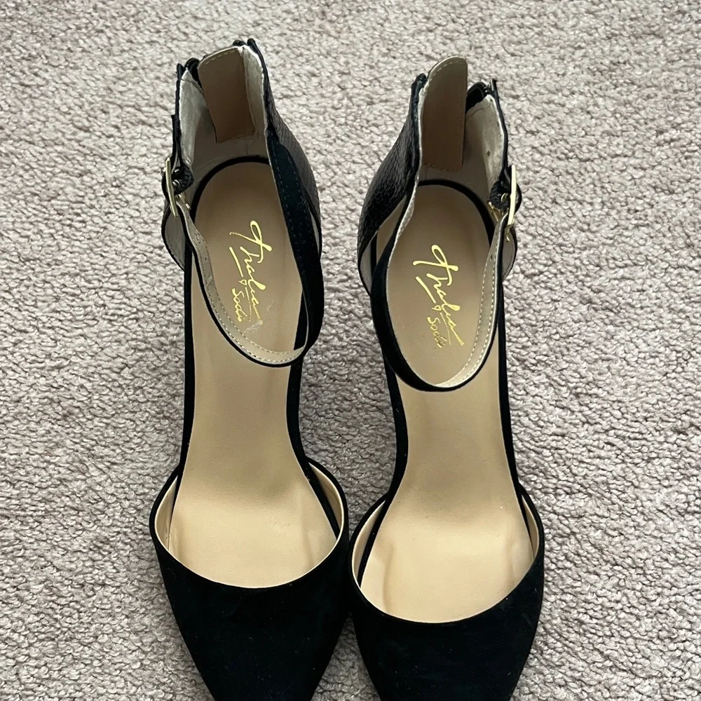 Elegant Black High Heels - Picture 2 of 8